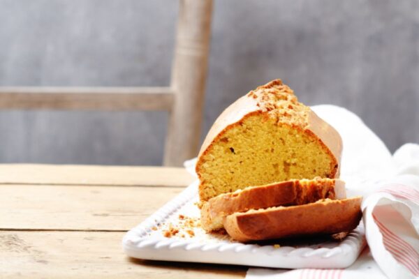 Metti insieme carote e nocciole: fai così e prepari un plumcake integrale rustico e profumato