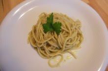 Spaghetti al pesto di noci e alici