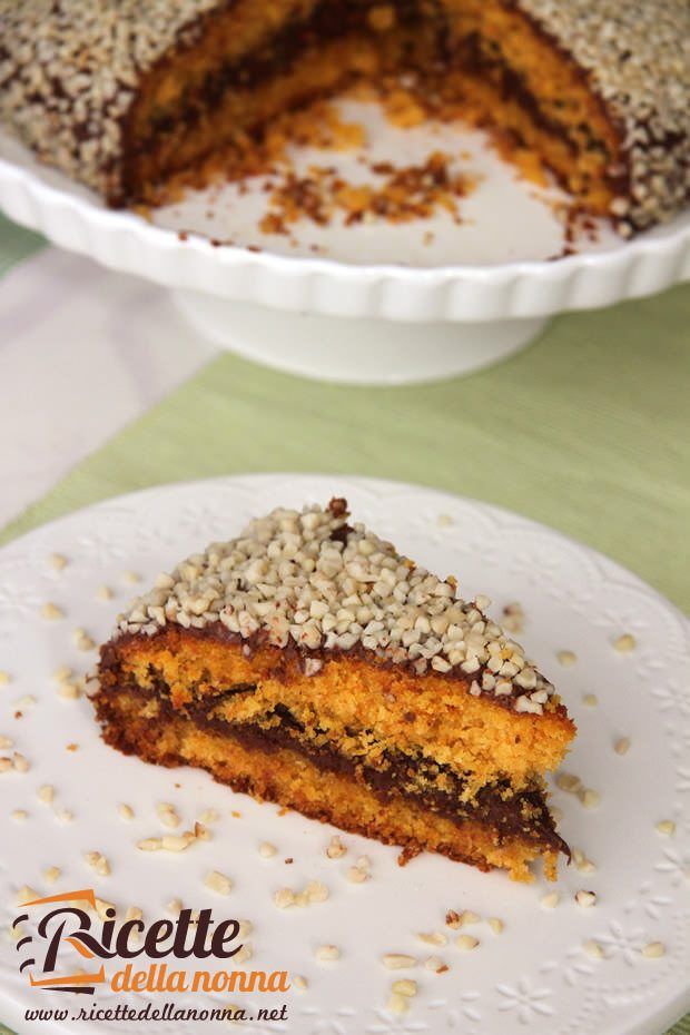 Torta alle carote con Nutella e mandorle ricetta e foto