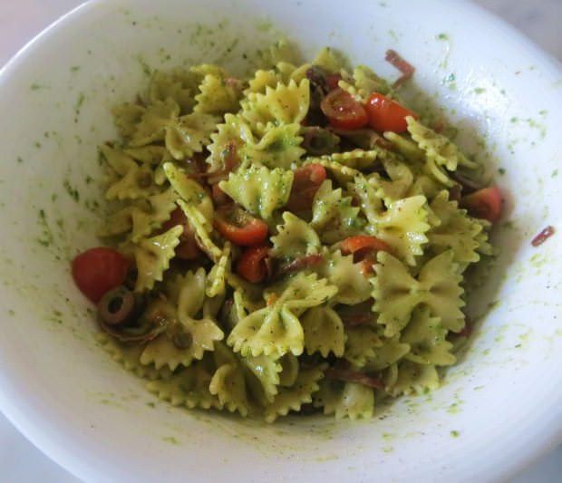 Farfalle in salsa di basilico ricetta e foto