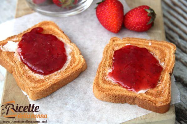 Marmellata (confettura) di fragole