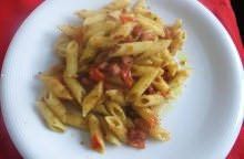 Mezze penne con pancetta e pane alle erbe