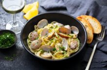 Spaghetti con gamberi e vongole