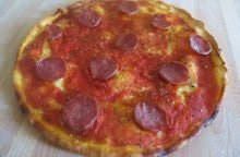 Pizza rossa al salame piccante