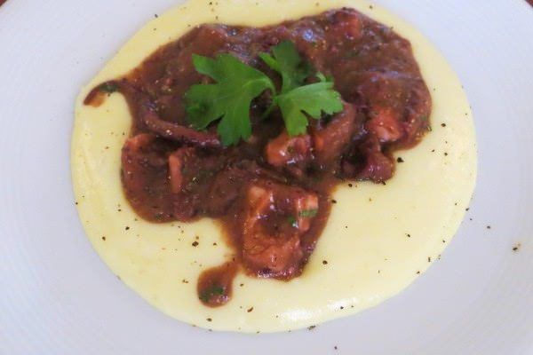 Polpo stufato al Chianti, crema di patate e burro Occelli