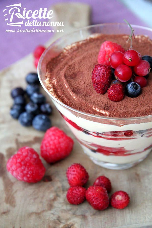 Tiramisù ai frutti di bosco ricetta e foto