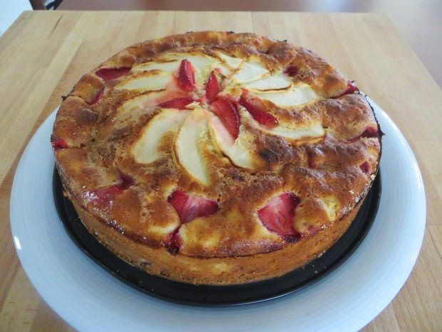 Torta di fragole e mela verde ricetta e foto