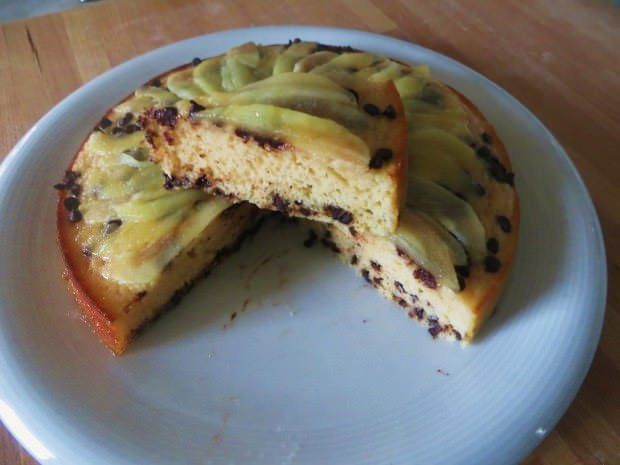 Torta di yogurt, cioccolato e pere ricetta e foto