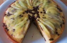 Torta di yogurt, cioccolato e pere