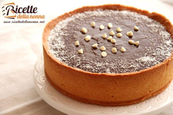 Crostata al cocco e mandorla con ganache al cioccolato