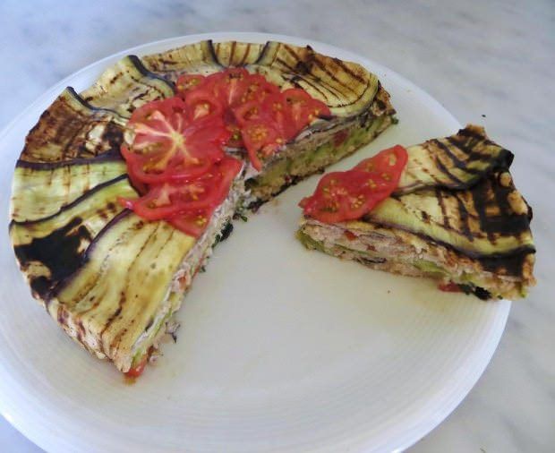 Torta di panzanella con alici e verdure estive ricetta e foto