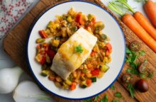 Nasello al forno con melanzane e pomodorini