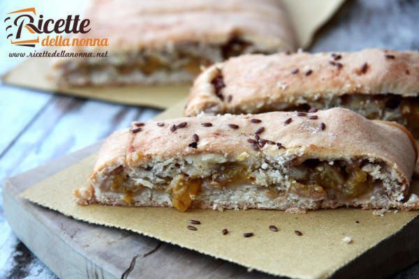 Strudel di prugne fresche