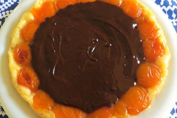 Torta rovesciata di albicocca e cioccolato