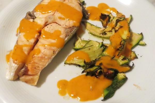 Salmone al forno con emulsione di pomodorini