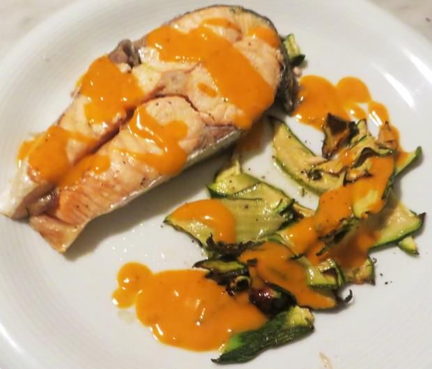 salmone al forno con emulsione di pomodorini