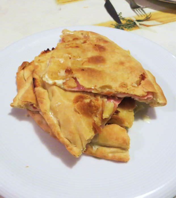 Schiacciata con stracchino, mozzarella e prosciutto cotto Ricette della Nonna