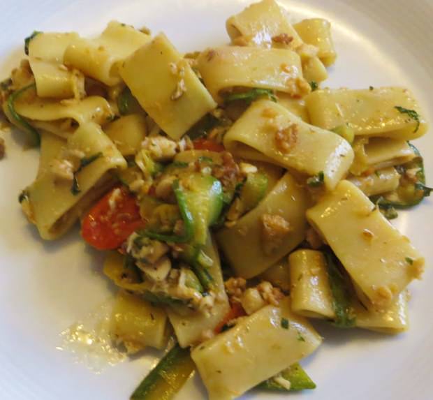 Calamarata con salsa di zucchine e spigola ricetta e foto