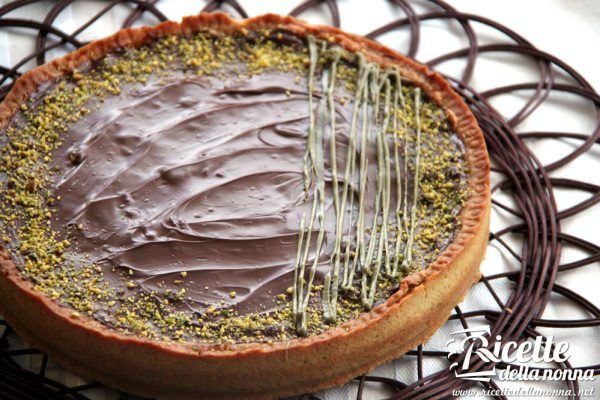 Crostata di frolla al pistacchio con ripieno di cocco, mandorla e Nutella