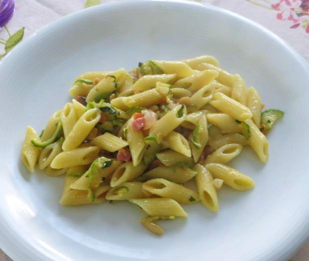 penne zucchine e speck