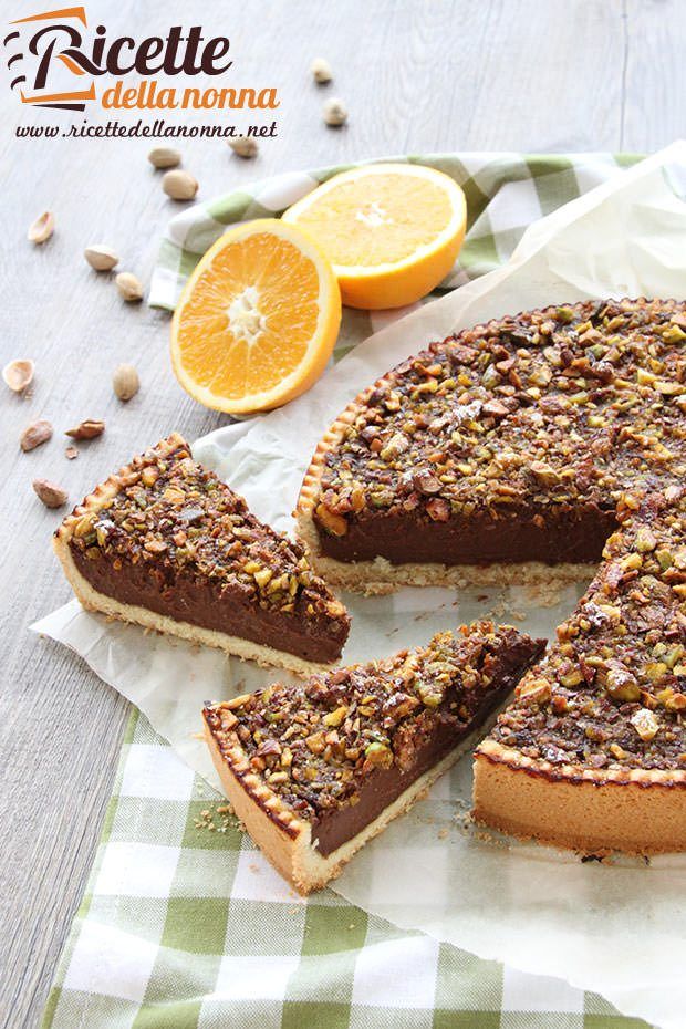 Foto crostata con cioccolato, arance e pistacchi