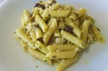 Penne con rana pescatrice e olive