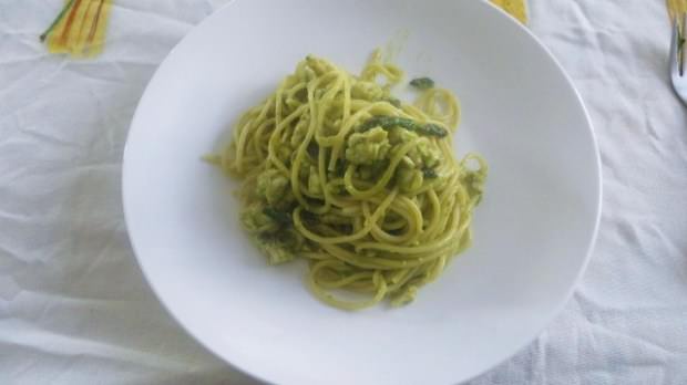 Spaghetti con gallinella e asparagi