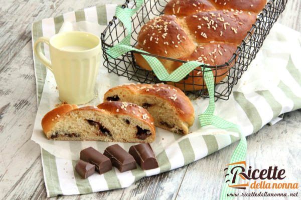 Brioche con ripieno di cioccolata