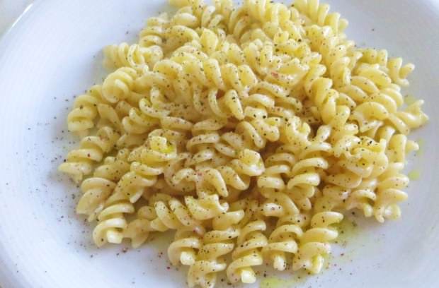 Fusilli ricotta olio e pepe