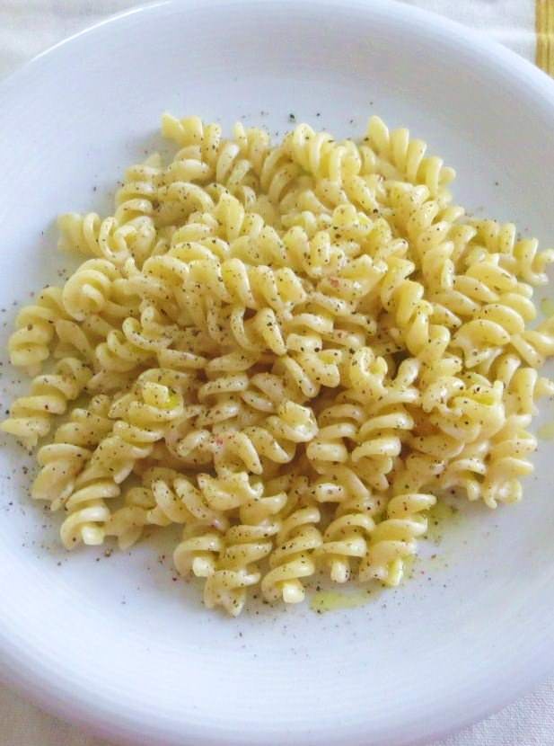 Fusilli ricotta olio e pepe