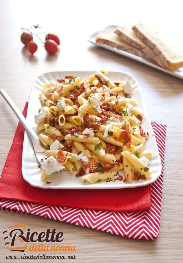 Garganelli burrata e pomodorini secchi