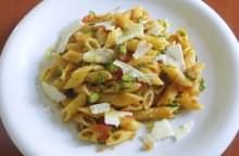 Mezze penne con zucchine e pane bruciato