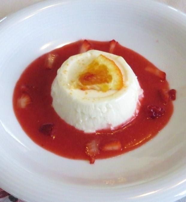 Panna cotta arancia e salsa di fragole ricetta e foto