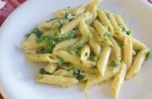 Penne con asparagi e salsa mornay