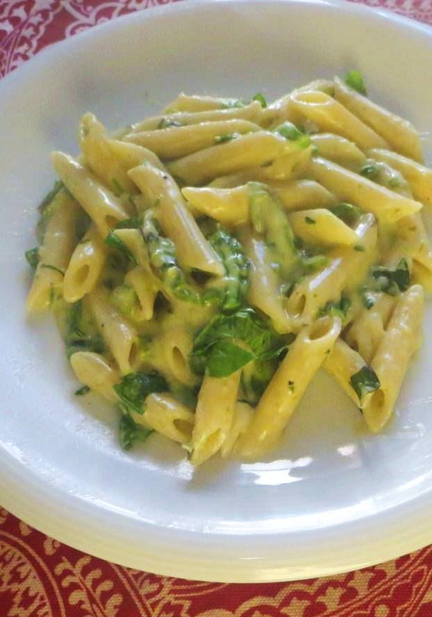 Penne, asparagi e salsa mornay ricetta e foto