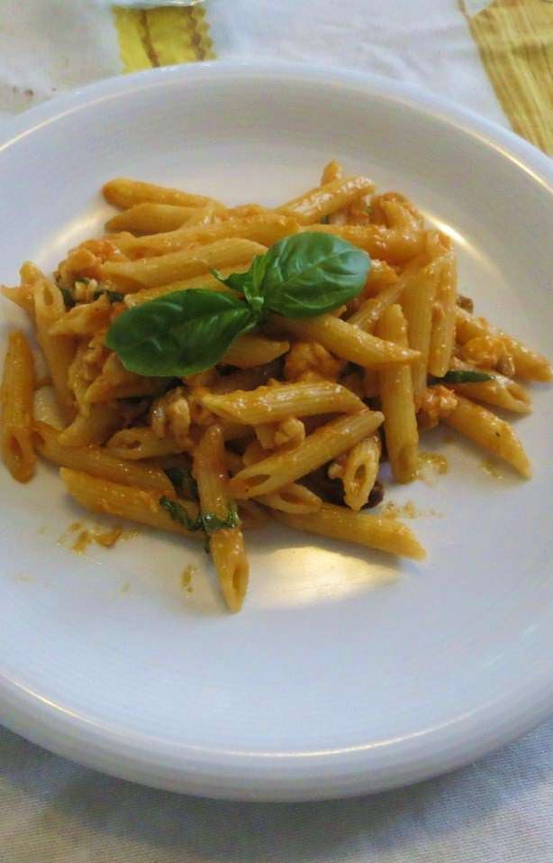 Pennette con ragù di pescatrice