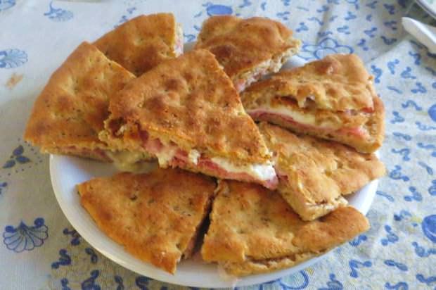 Focaccia farcita