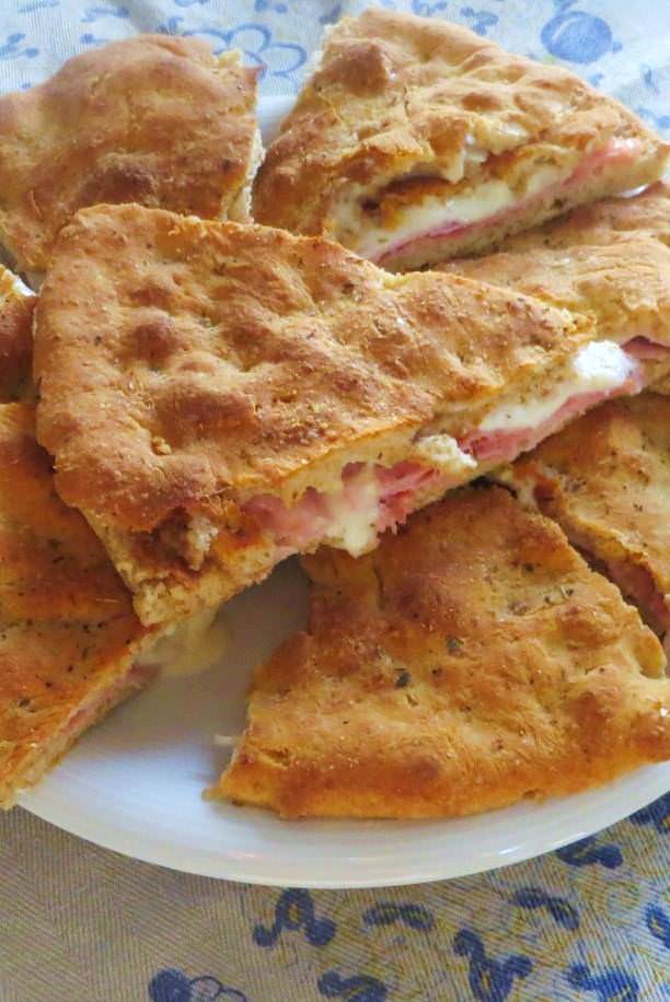 Focaccia farcita