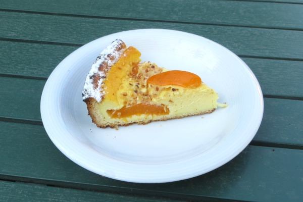 Crostata di albicocche e ricotta