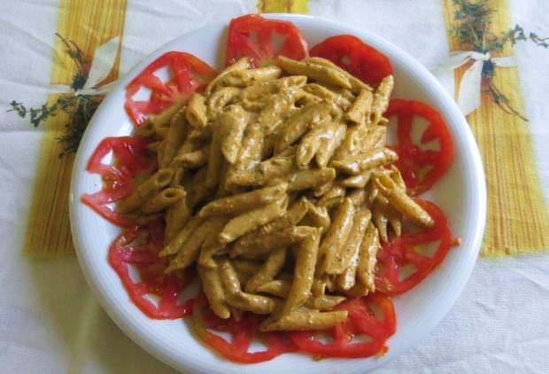 Insalata di pasta alla crema di mandorle