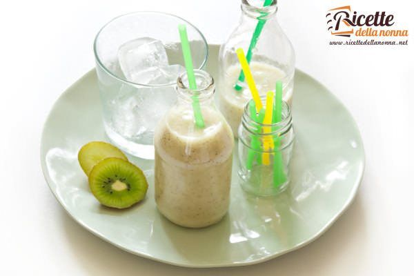 Smoothie mela e kiwi