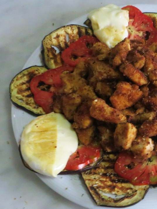 Melanzane, pomodori, pollo e tomino ricetta e foto