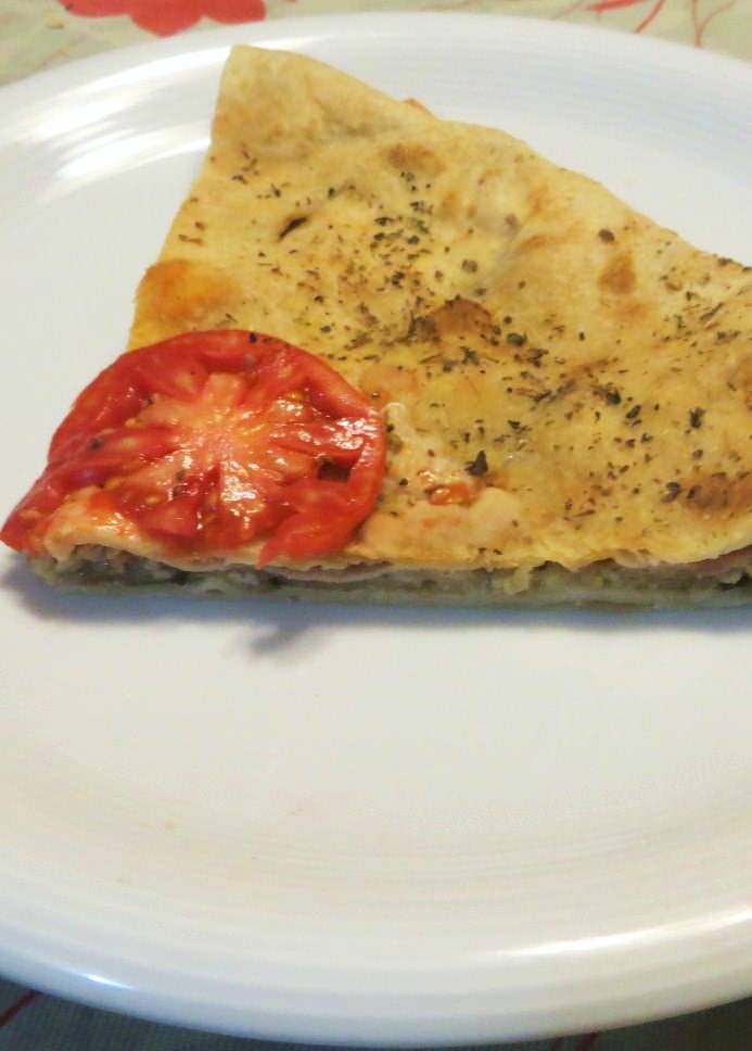 Schiacciata con melanzane, prosciutto e mozzarella ricetta e foto