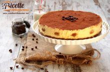 Un po’ cheesecake e un po’ tiramisù: due dolci in uno, senza cottura e da provare!