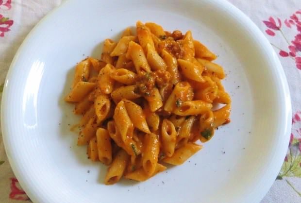 Pasta con ragù di salsiccia e pecorino