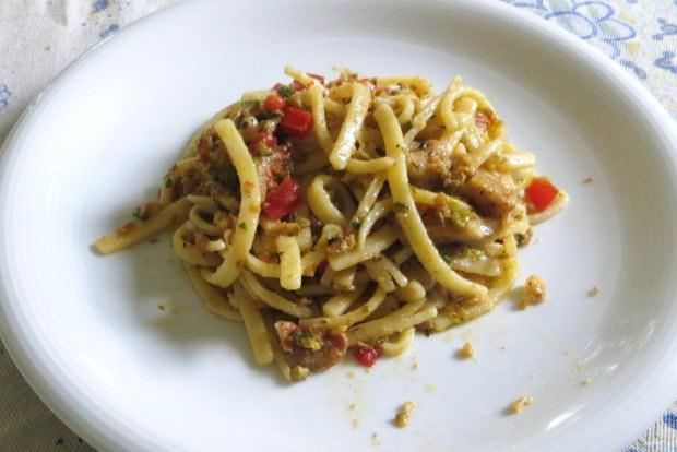 Scialatelli con noci, zucchine e triglie