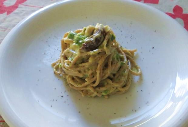 Tagliolini al farro con asparagi e porcini