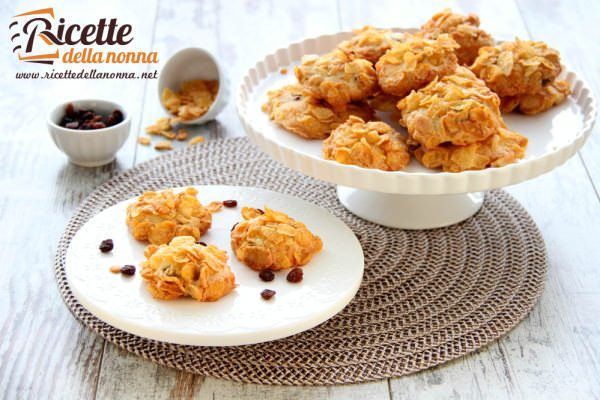 Li chiamano anche rose del deserto: ricetta dei biscotti ai cornflakes per una merenda sfiziosa