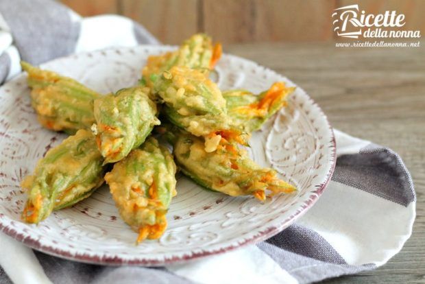 Fiori di zucca fritti in pastella ricetta e foto