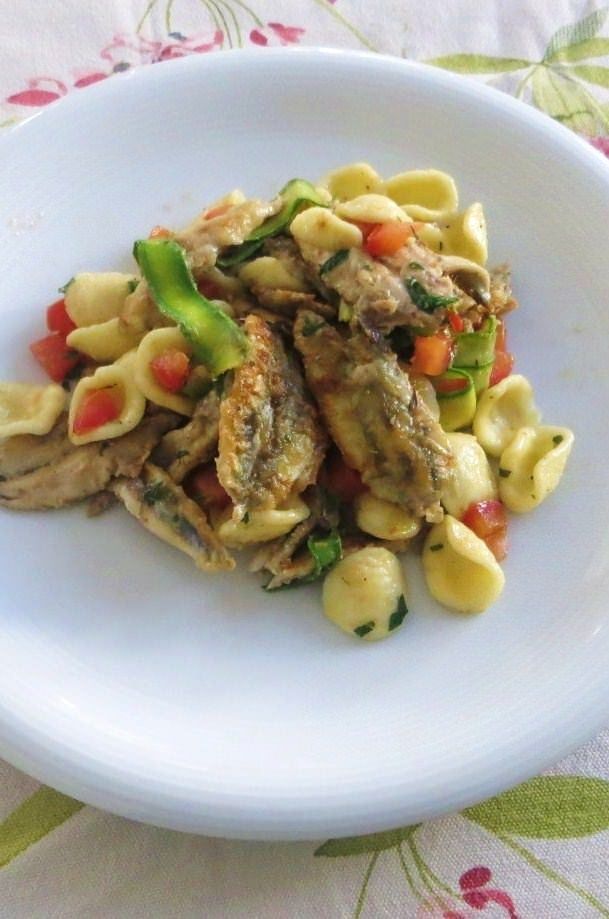 Orecchiette con alici, limone e zucchine ricetta e foto